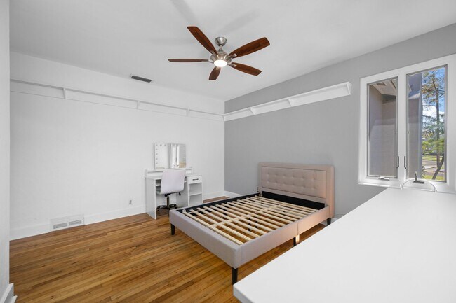 Building Photo - Historic Granada Terrace Home in St. Pete!!