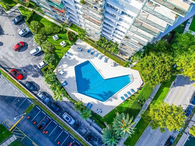 Building Photo - 1408 Brickell Bay Dr