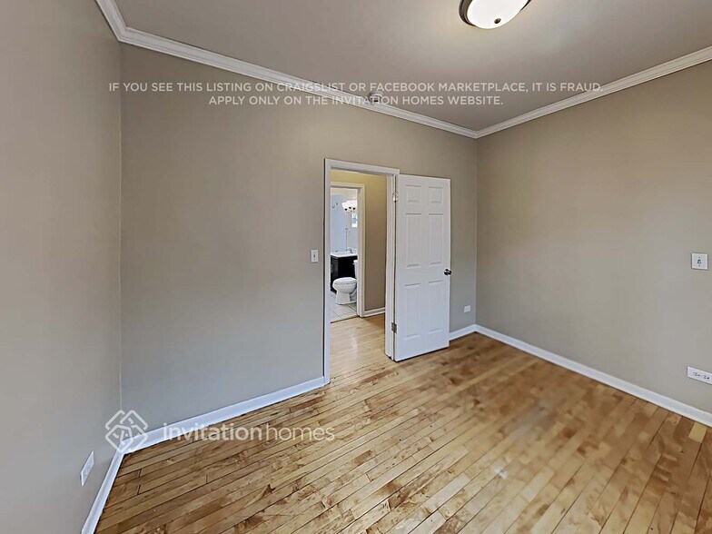 Building Photo - 2428 Ridgeland Ave