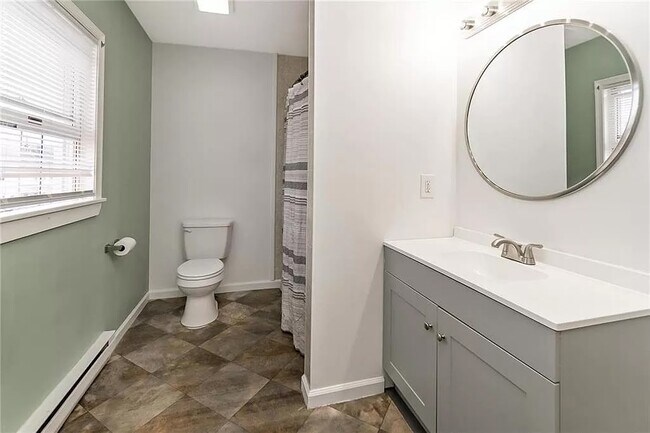 Building Photo - 723 Lehigh St