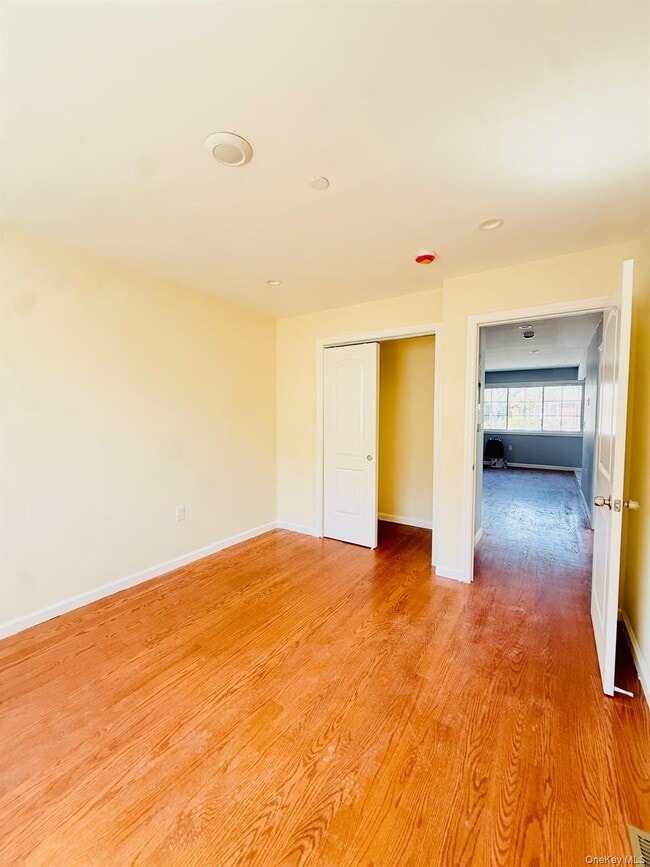 Building Photo - 139-22 Lakewood Ave