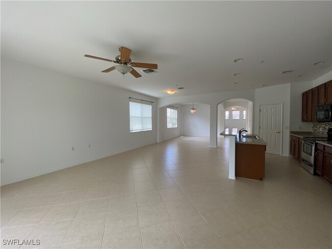 Building Photo - 14726 Calusa Palms Dr