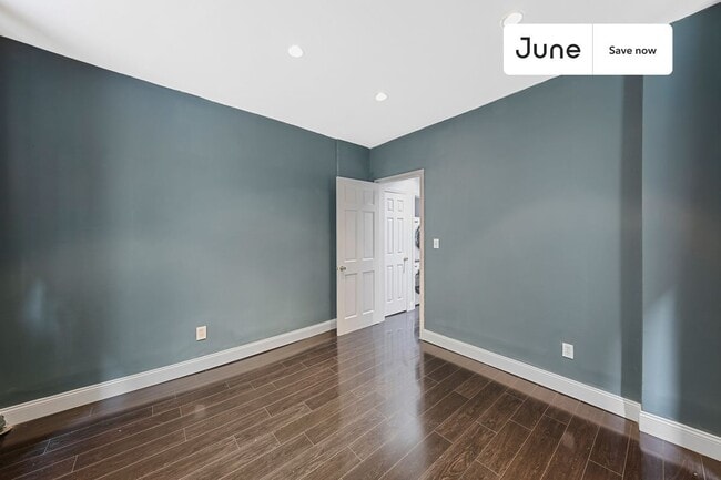 Building Photo - 23 E 109th St
