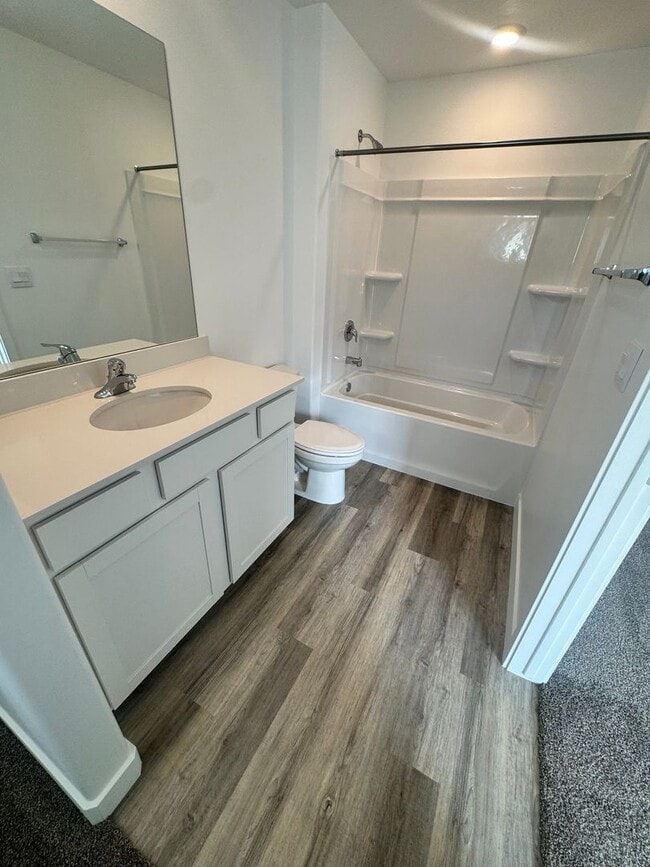 Building Photo - Brand New Long Valley Town home!!