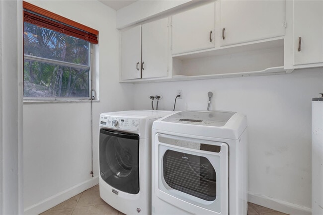 Building Photo - 2031 NW 39th Ct