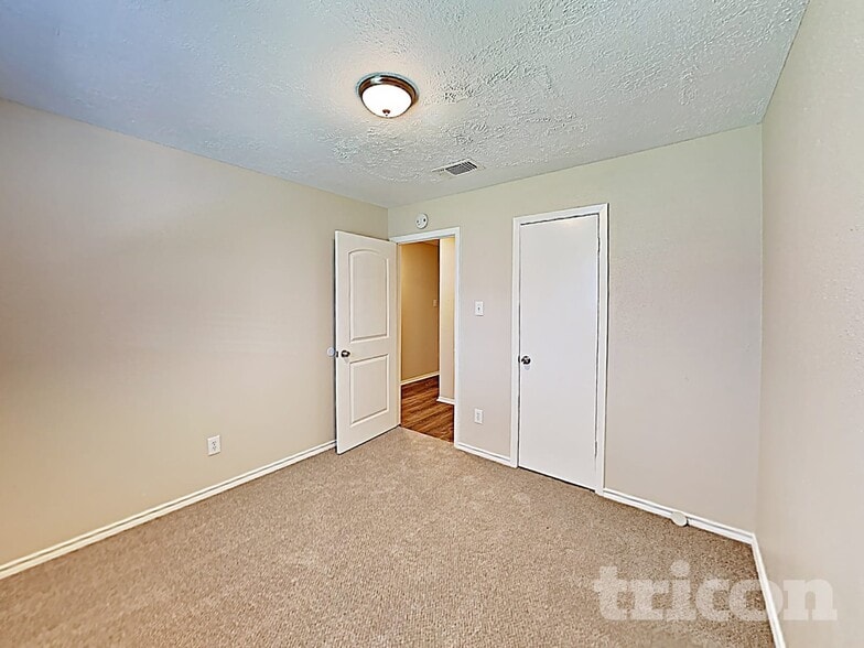 Building Photo - 2706 King James Ct