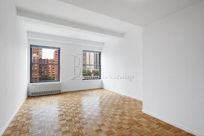 Building Photo - 4 bedroom in NEW YORK NY 10006