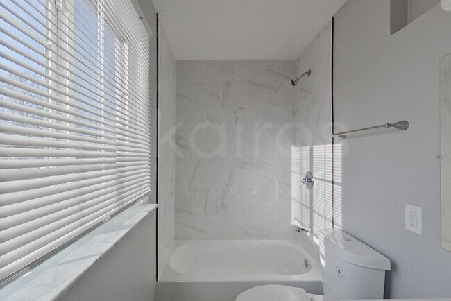 Building Photo - 2278 Gadbury Dr