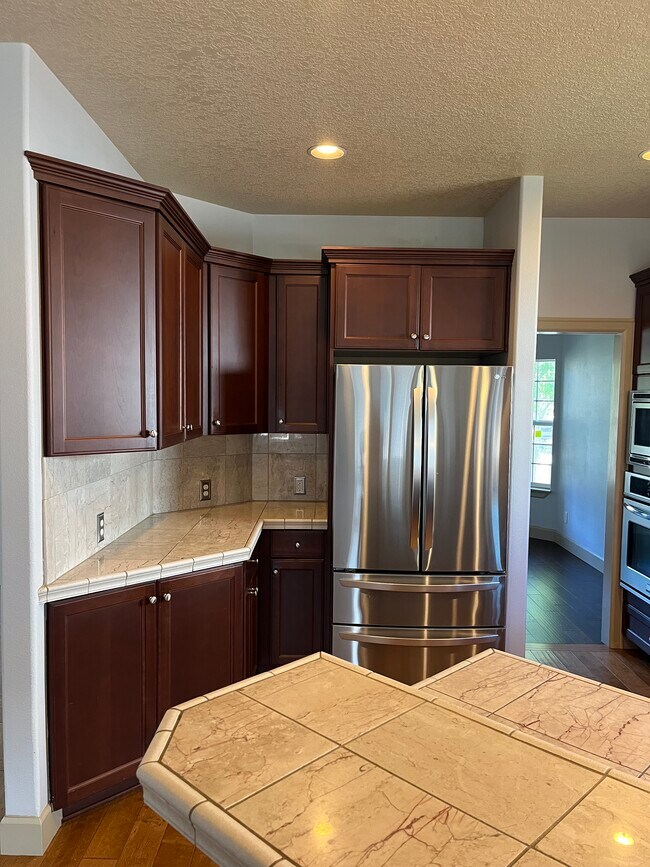 Kitchen - 35536 Jakobi St