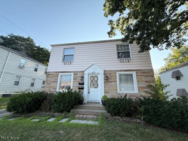 Building Photo - 2042 13th St