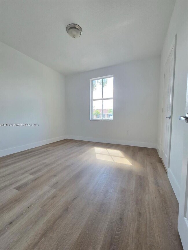 Building Photo - 129 Riverwalk Cir