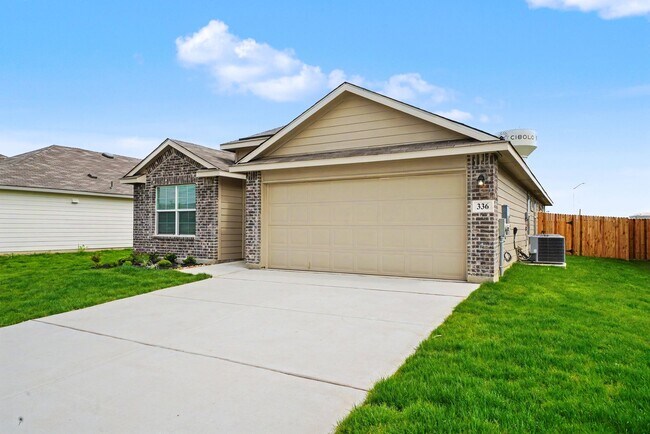 Building Photo - Like-New Cibolo Home with Flexible Living Space - Realtor Commission: $500