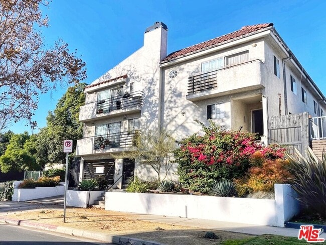 Primary Photo - 7327 Willoughby Ave