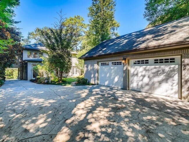 Building Photo - 685 E Morningside Dr NE