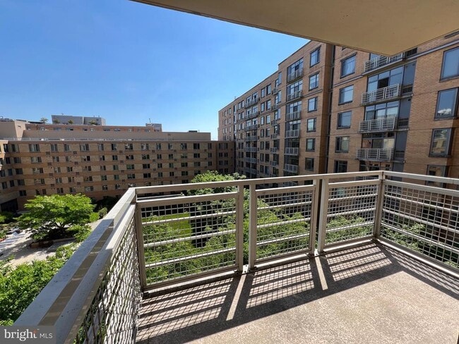 Building Photo - 475 K St NW