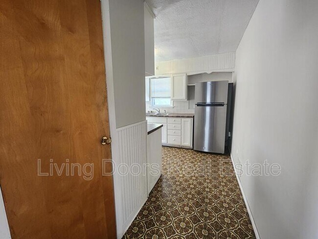 Building Photo - 3701 Lewis Ave