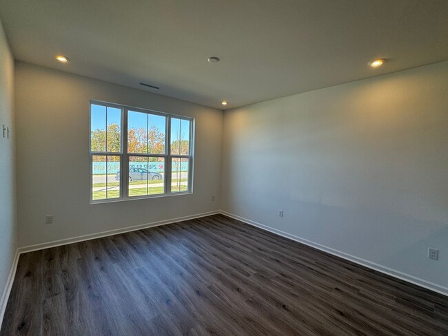 Building Photo - *Move In Special* 3 Bed | 2.5 Bath New Con...