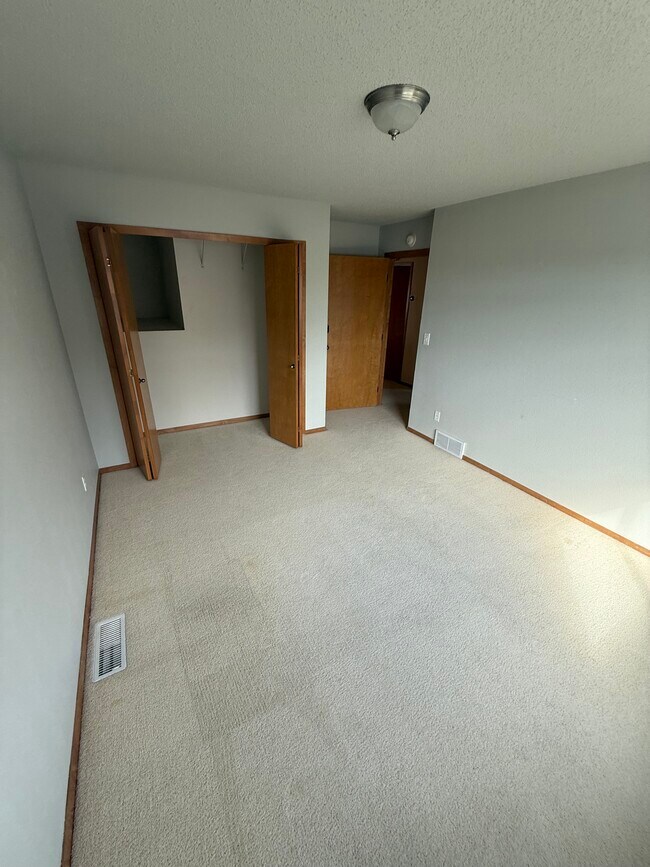 Building Photo - 6020 Bennett Ct S