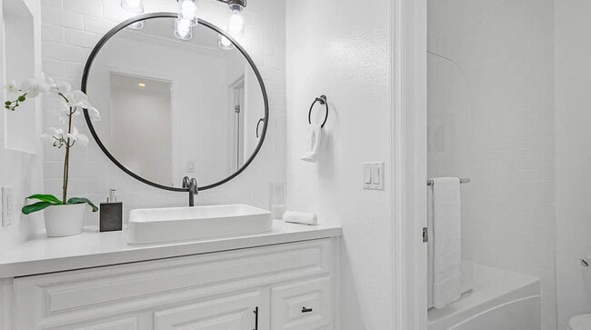 Building Photo - This fabulous Pied-a-Terre, loaded with ch...
