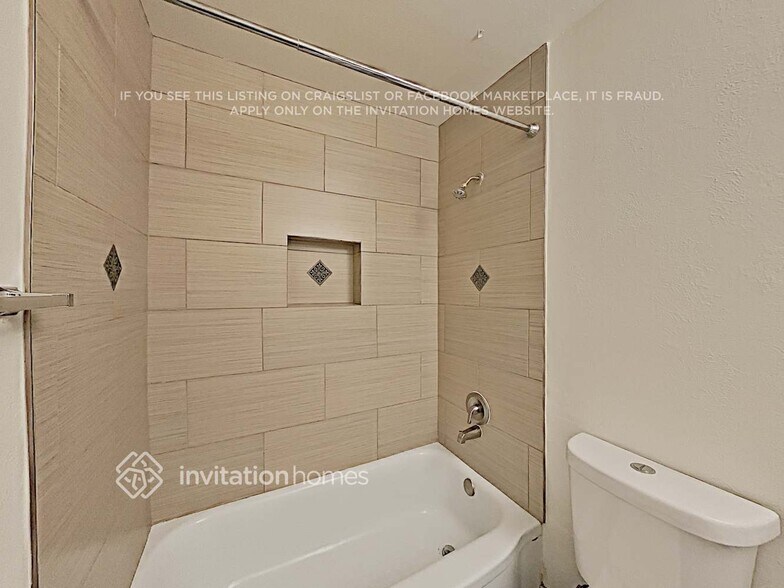 Building Photo - 8746 E Palm Ln