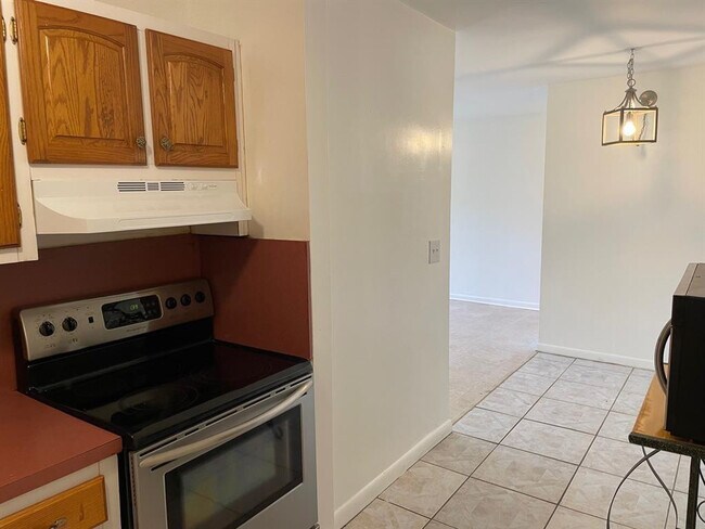 Building Photo - 140 NE 19th Ct