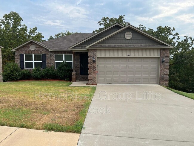 Primary Photo - 940 Pinehurst Loop