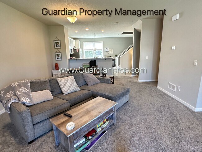 Building Photo - Champlin Town Home, Fireplace, 2 Car Garag...