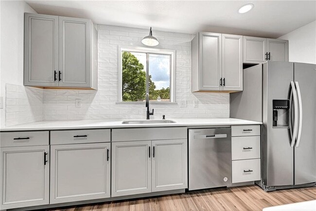 Building Photo - 6 Brompton Dr