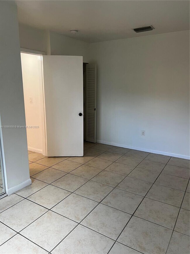 Building Photo - 577 NE 82nd St