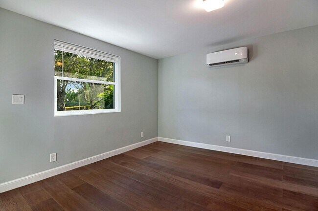 Building Photo - 959 SW 18th St