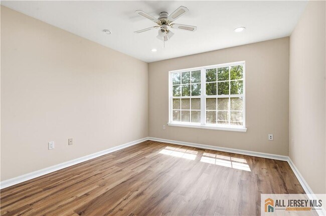 Building Photo - 55 Parsler Pl