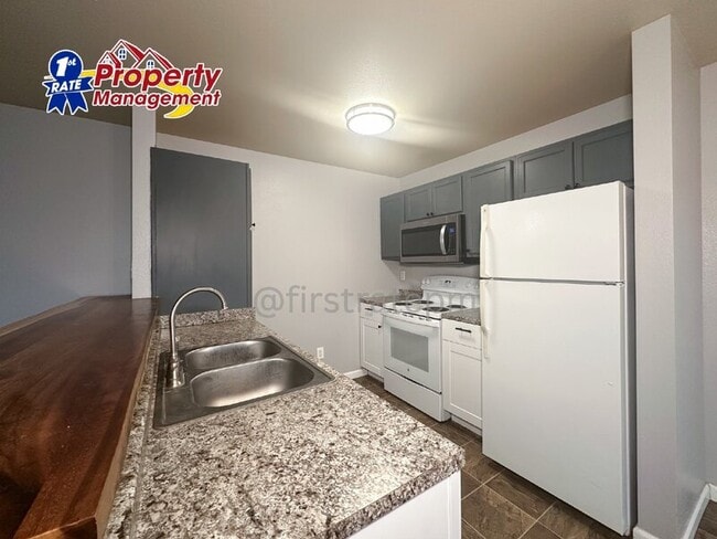 Building Photo - 10042 W Garverdale Ln