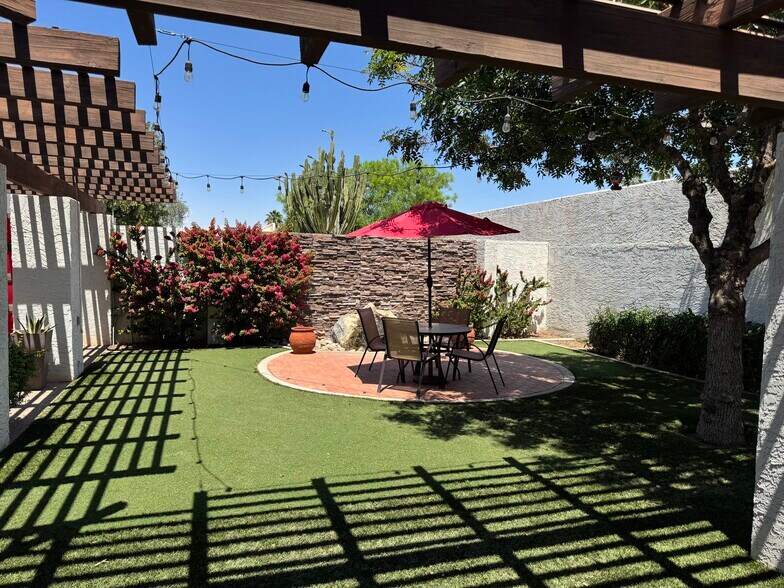 Primary Photo - 2131 E Alameda Dr