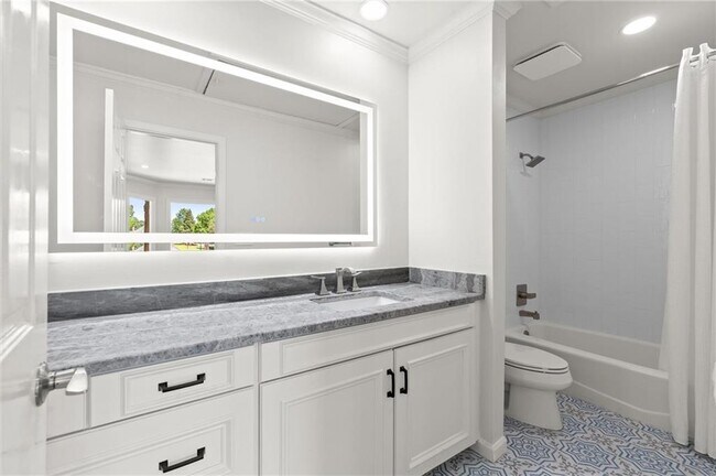 Building Photo - 459 Atlanta Country Club Dr