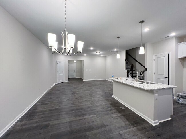 Building Photo - 1106 Crater Lake Way