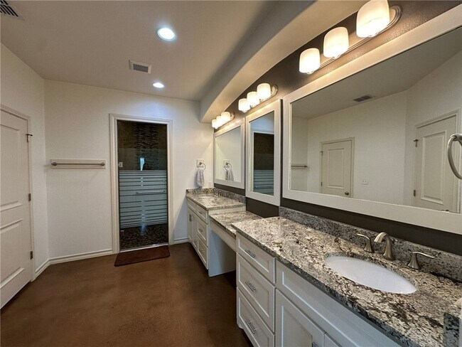 Building Photo - 106 Chiman Cir
