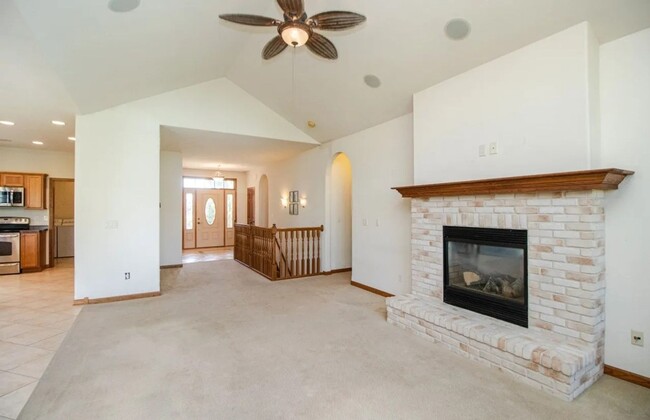 Building Photo - Charming 2BR Townhome in Waukesha