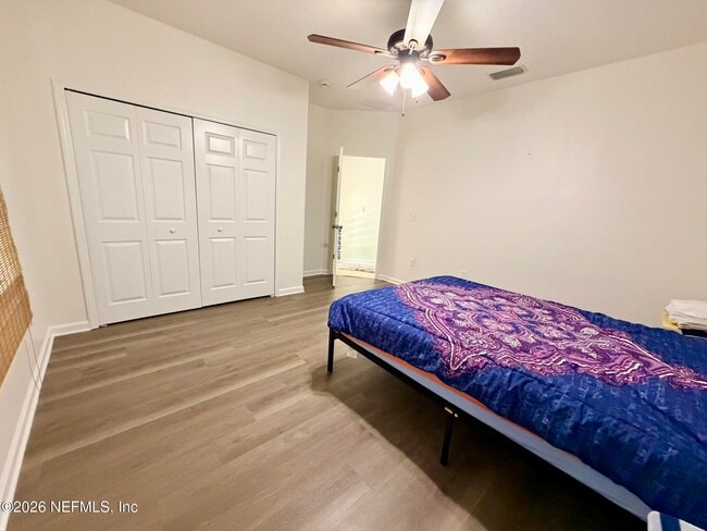 Building Photo - 2411 Golfview Dr