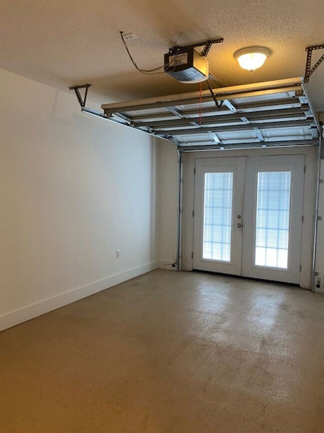 Building Photo - AVAILABLE FULL BRICK IN ROBERTSDALE
