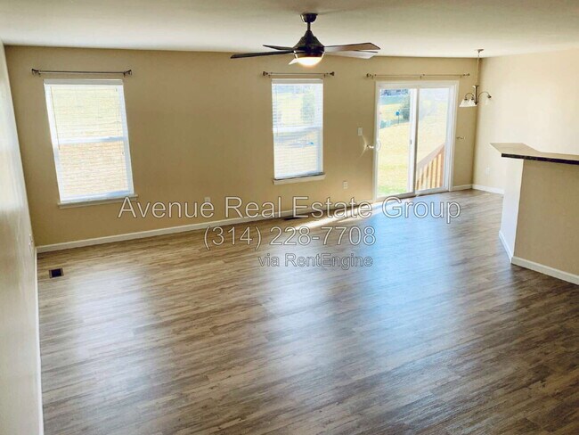 Building Photo - 554 Parkgate Dr