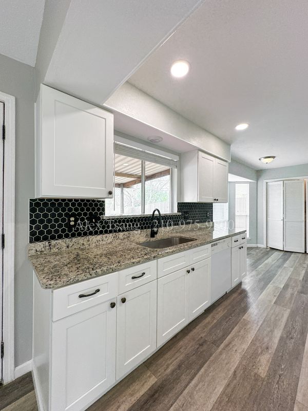 Building Photo - 6419 Chimney Nest