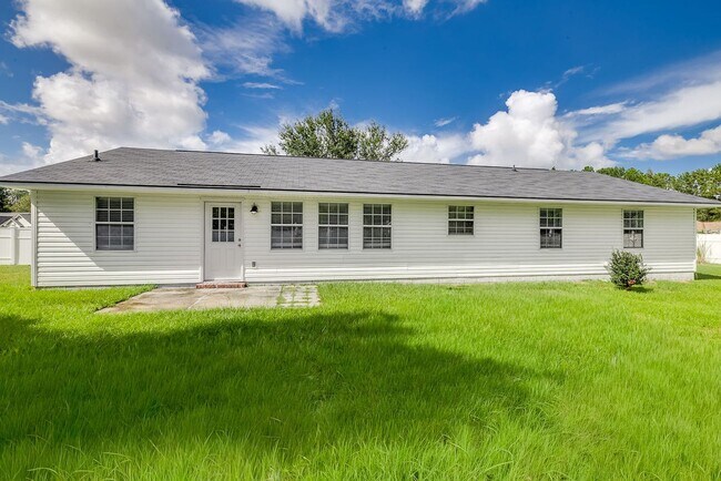 Building Photo - Updated 3BR Home with Fenced Yard in the H...