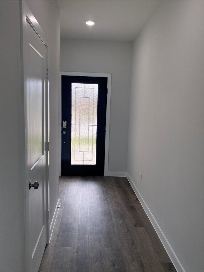 Building Photo - 122 Alset Dr