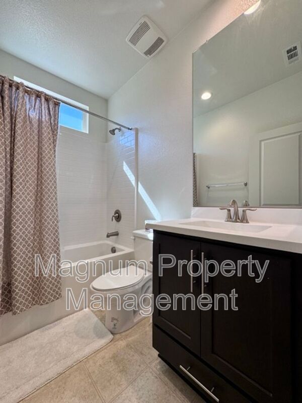 Building Photo - 38572 Rosegate Pl