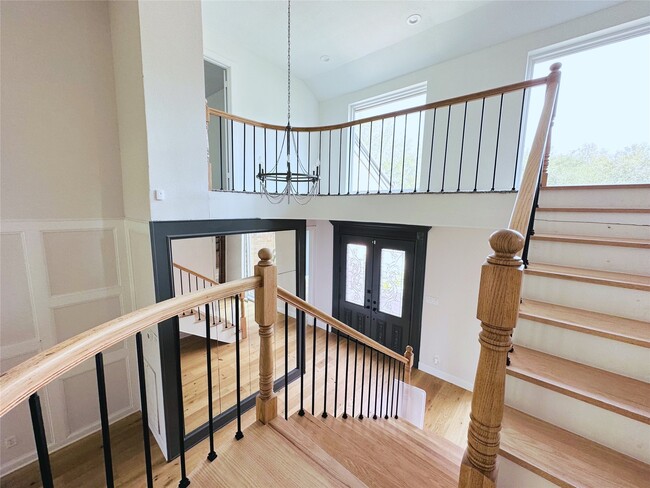 Building Photo - 3202 La Quinta Dr