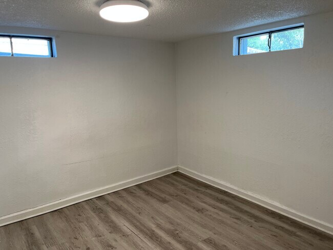 Building Photo - 9160 Cypress Dr