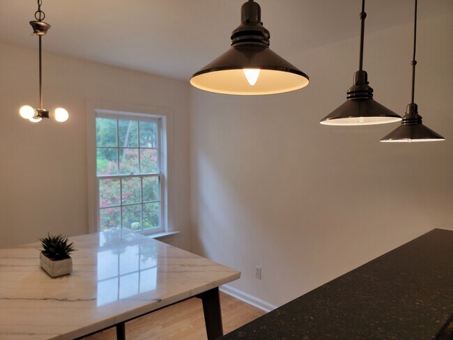 Building Photo - 1445 Monroe Dr NE