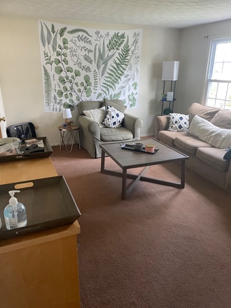 Building Photo - 102 Longmeadow Ln