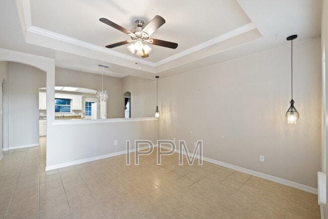 Building Photo - 1825 Treasure Oaks Dr