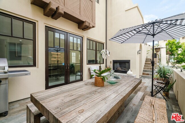 Building Photo - 13065 Bluff Creek Dr